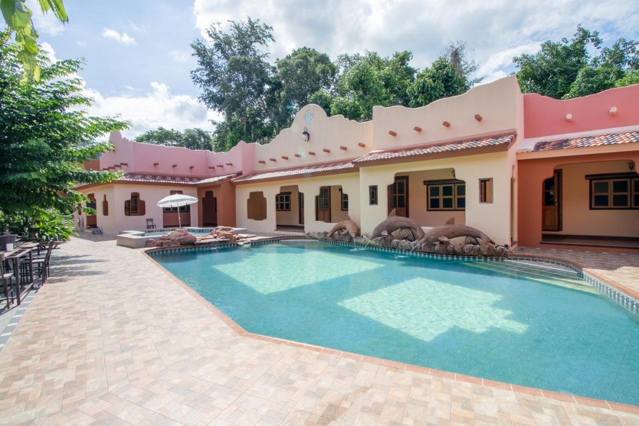 Capital O 1110 Khaoyai Cowboy City Resort Mu Si Exterior photo
