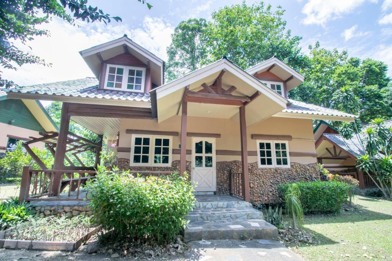 Capital O 1110 Khaoyai Cowboy City Resort Mu Si Exterior photo
