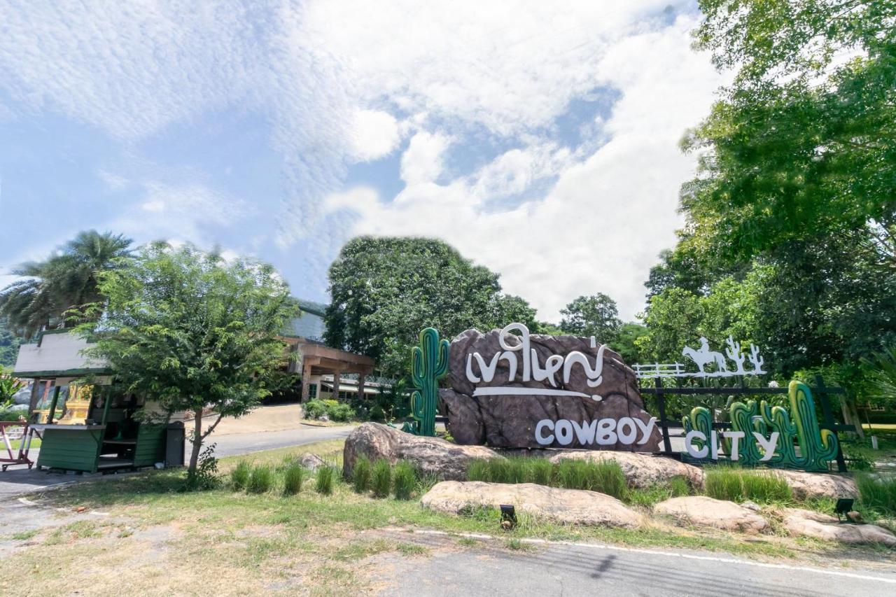Capital O 1110 Khaoyai Cowboy City Resort Mu Si Exterior photo